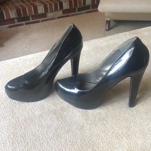 Black Guess pumps 8.5